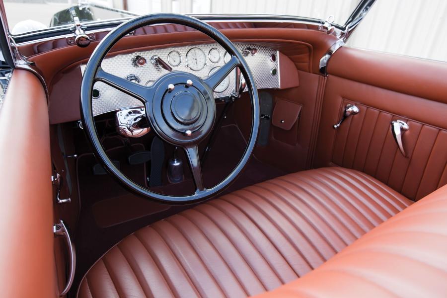 Интерьер Duesenberg SJ528/2551 Riviera Phaeton SWB by Brunn 1933 года  (фото 4 из 49)